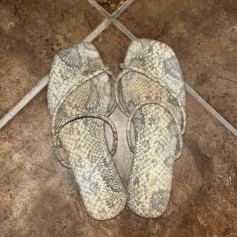 Express sandals